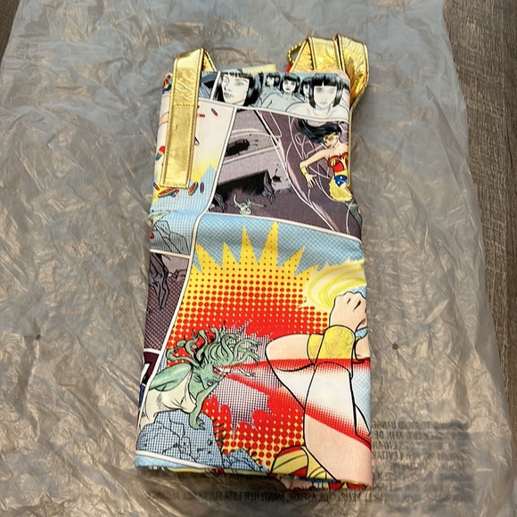 MAC WONDER WOMAN BOLD BABE TOTE - Picture 5 of 8